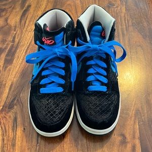 Nike women hi top size 8